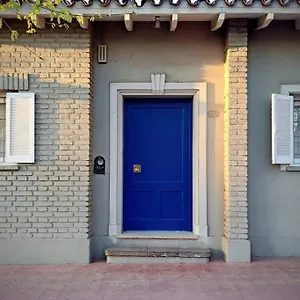 https://la-casa-de-la-puerta-mendoza.hotelsmendoza.com